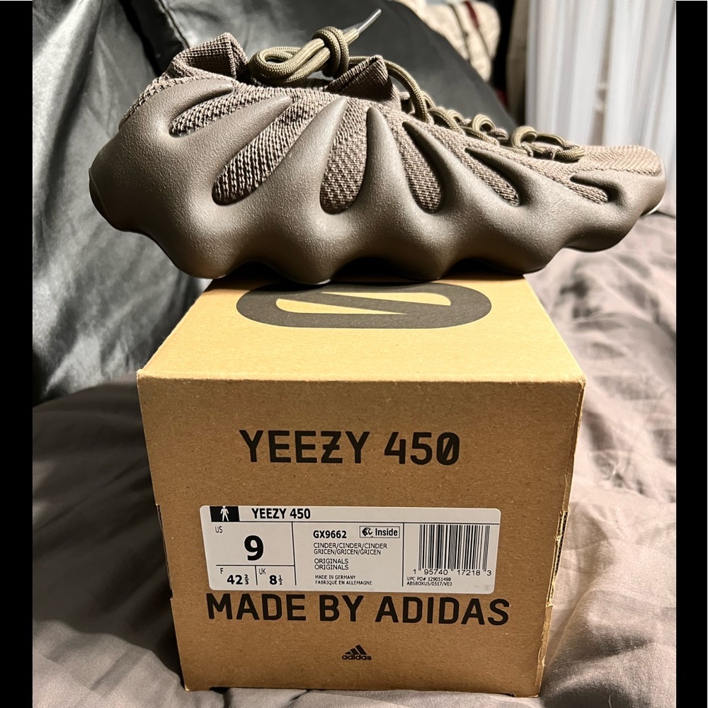 YEEZY 450 in CINDER